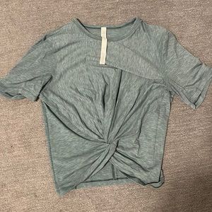 Lululemon tshirt